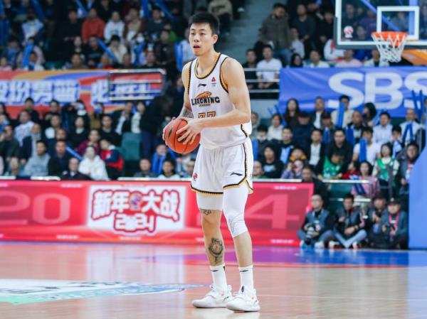 屋漏偏逢連夜雨！張鎮(zhèn)麟7中1僅得2分2板4助 末節(jié)受傷離場