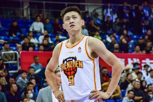 教練教你打籃球！周鵬13中10砍24分&生涯總得分升歷史第十三！